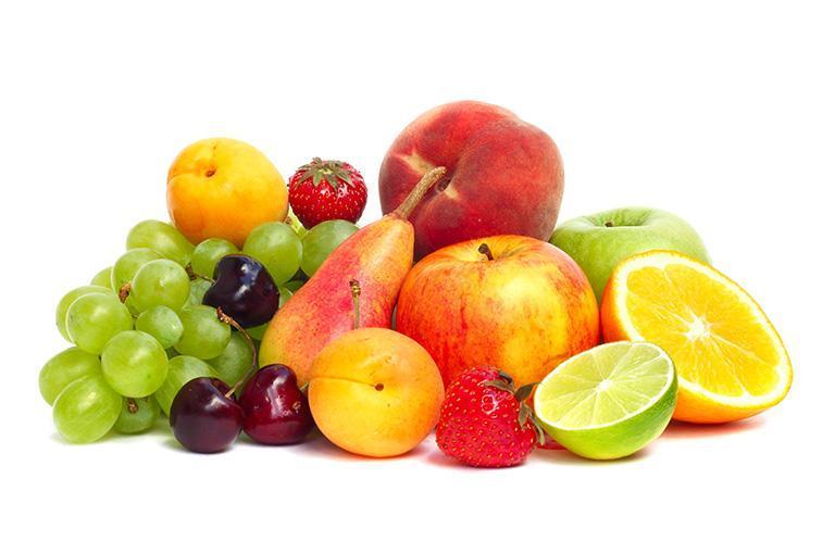 Stos owoców na stole